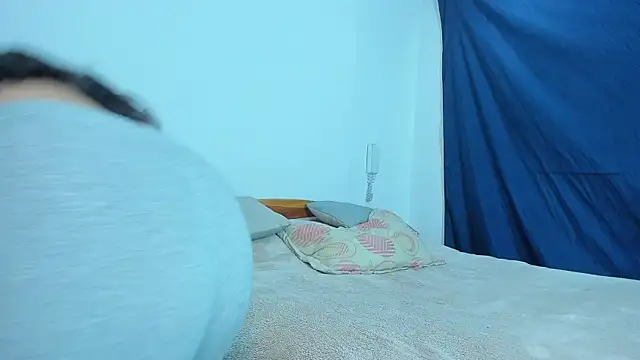 Snapshot of emiily15__ chatting on December 12, 5:15 pm emiily15 online show from December 12, 5:15 pm