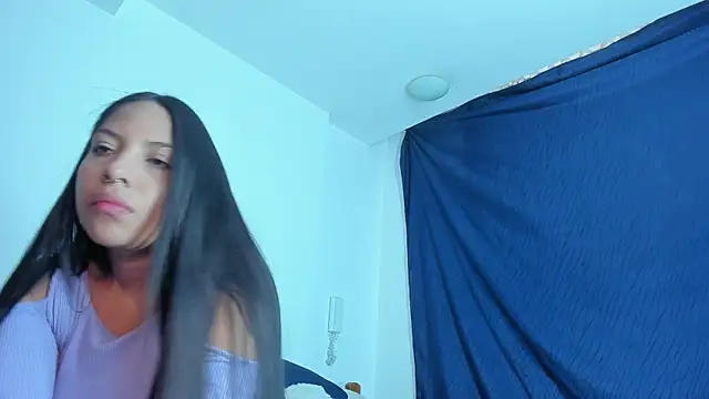 Snapshot of emiily15__ chatting on January 22, 5:49 pm emiily15 online show from January 22, 5:49 pm