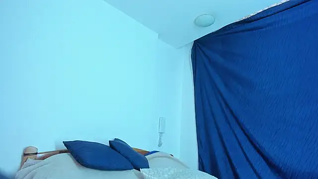 Snapshot of emiily15__ chatting on January 24, 6:04 pm emiily15 online show from January 24, 6:04 pm