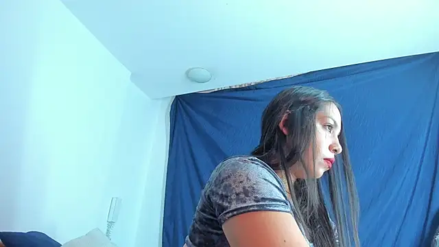 Snapshot of emiily15__ chatting on January 29, 5:56 pm emiily15 online show from January 29, 5:56 pm