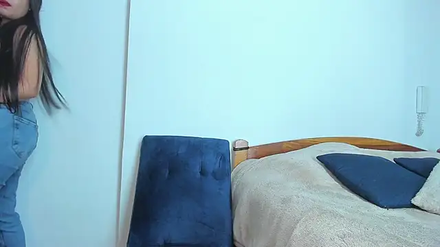 Snapshot of emiily15__ chatting on February 24, 6:26 pm emiily15 online show from February 24, 6:26 pm