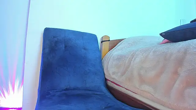 Snapshot of emiily15__ chatting on March 14, 8:28 pm emiily15 online show from March 14, 8:28 pm