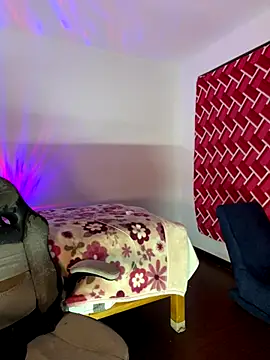 Snapshot of emiily15__ chatting on October 18, 10:54 pm emiily15 online show from October 18, 10:54 pm