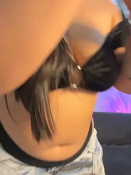 Snapshot of emiily15__ chatting on October 30, 9:15 pm emiily15 online show from October 30, 9:15 pm