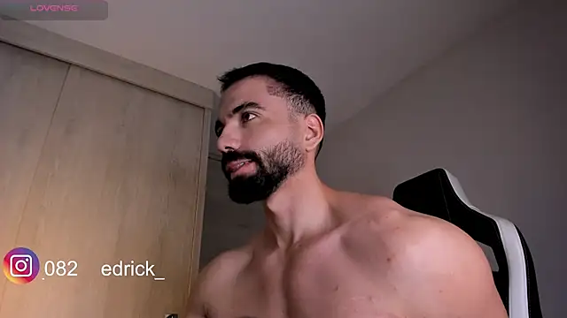 Snapshot of edrick_walton1 chatting on December 22, 7:31 pm edrick walton1 online show from December 22, 7:31 pm