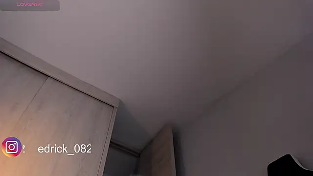 Snapshot of edrick_walton1 chatting on December 23, 1:03 pm edrick walton1 online show from December 23, 1:03 pm