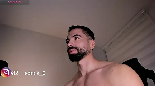 Snapshot of edrick_walton1 chatting on December 31, 10:58 am edrick walton1 online show from December 31, 10:58 am