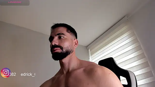 Snapshot of edrick_walton1 chatting on January 11, 4:46 pm edrick walton1 online show from January 11, 4:46 pm