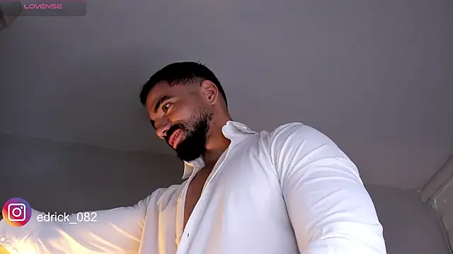 Snapshot of edrick_walton1 chatting on January 12, 2:19 pm edrick walton1 online show from January 12, 2:19 pm