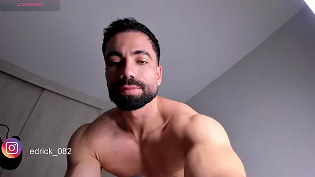 Snapshot of edrick_walton1 chatting on February 8, 1:11 pm edrick walton1 online show from February 8, 1:11 pm