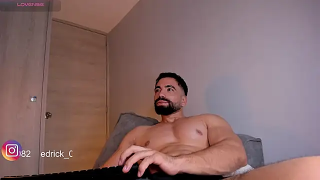 Snapshot of edrick_walton1 chatting on February 13, 2:45 am edrick walton1 online show from February 13, 2:45 am