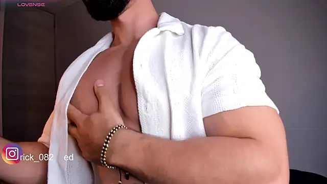 Snapshot of edrick_walton1 chatting on February 17, 11:44 am edrick walton1 online show from February 17, 11:44 am