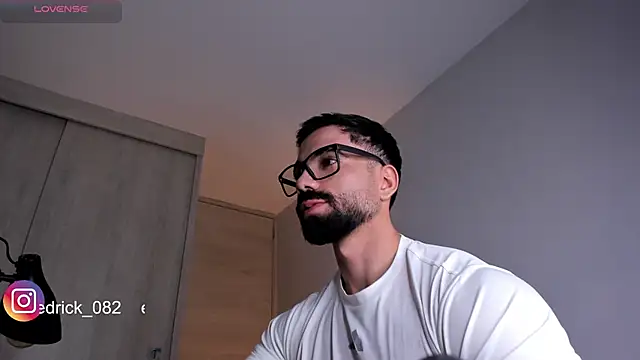 Snapshot of edrick_walton1 chatting on February 22, 11:46 am edrick walton1 online show from February 22, 11:46 am