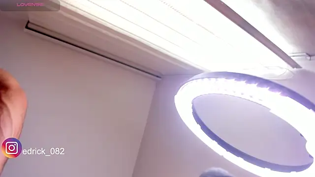 Snapshot of edrick_walton1 chatting on February 23, 5:50 pm edrick walton1 online show from February 23, 5:50 pm