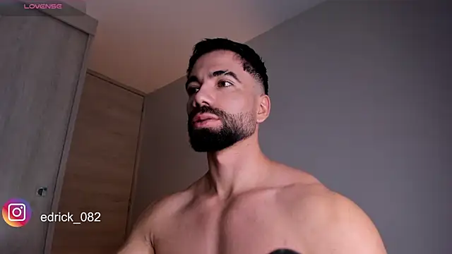 Snapshot of edrick_walton1 chatting on February 27, 9:32 am edrick walton1 online show from February 27, 9:32 am