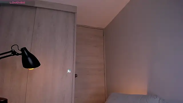 Snapshot of edrick_walton1 chatting on March 3, 1:31 pm edrick walton1 online show from March 3, 1:31 pm