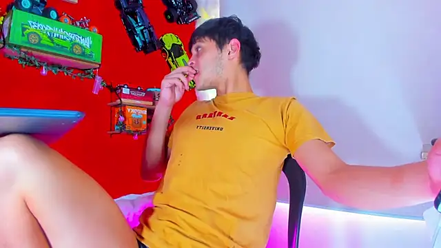 LilOwen  online show from September 29, 7:08 pm