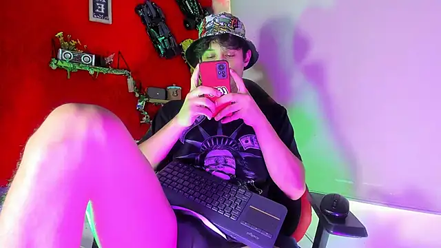 LilOwen  online show from November 21, 6:39 pm