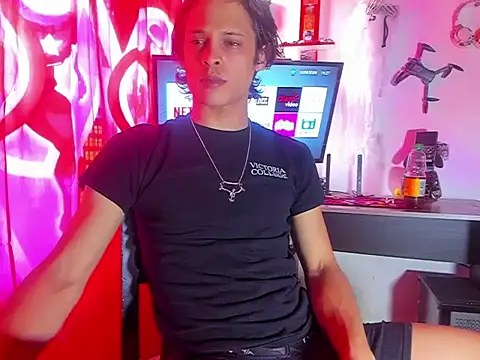 LilOwen  online show from June 12, 8:30 pm