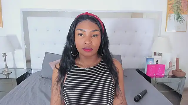 Snapshot of Isla_Scott chatting on April 14, 11:27 am Isla Scott online show from April 14, 11:27 am