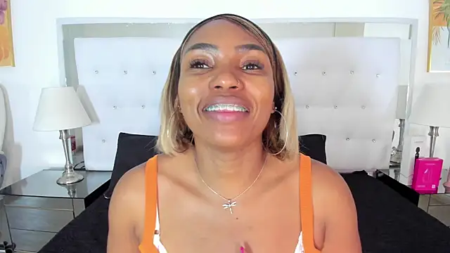 Snapshot of Isla_Scott chatting on July 9, 11:36 am Isla Scott online show from July 9, 11:36 am