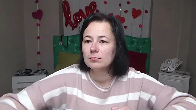 Snapshot of MarieSho chatting on April 9, 6:19 am MarieSho online show from April 9, 6:19 am