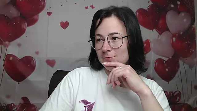 Snapshot of MarieSho chatting on April 19, 6:10 pm MarieSho online show from April 19, 6:10 pm