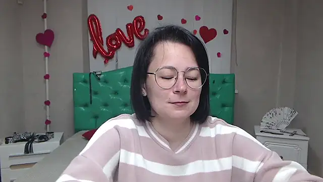 Snapshot of MarieSho chatting on April 29, 6:17 am MarieSho online show from April 29, 6:17 am