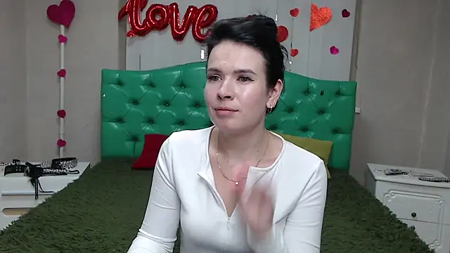 JasmineKouch online show from July 9, 5:50 pm