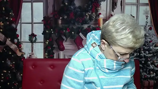 Snapshot of EmiliaGree chatting on January 13, 6:02 pm EmiliaGree online show from January 13, 6:02 pm