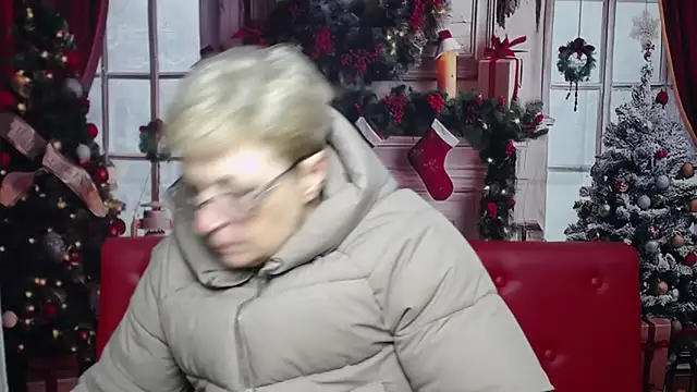 Snapshot of EmiliaGree chatting on January 17, 6:33 pm EmiliaGree online show from January 17, 6:33 pm