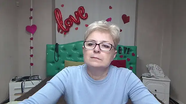 Snapshot of EmiliaGree chatting on February 2, 6:06 pm EmiliaGree online show from February 2, 6:06 pm