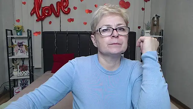 Snapshot of EmiliaGree chatting on February 3, 6:24 pm EmiliaGree online show from February 3, 6:24 pm