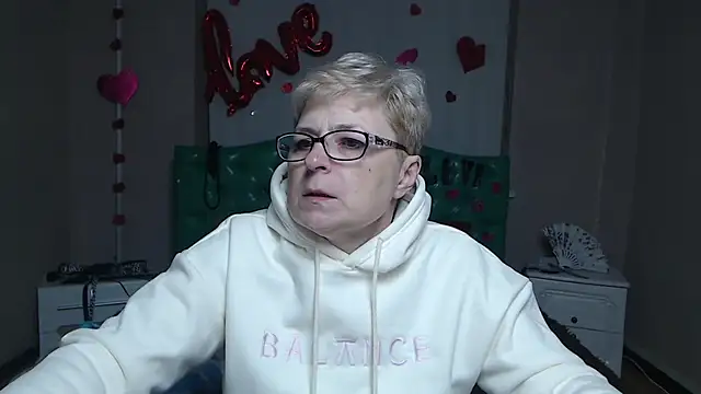 Snapshot of EmiliaGree chatting on February 4, 6:25 pm EmiliaGree online show from February 4, 6:25 pm