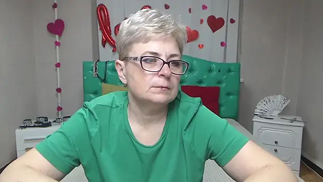 Snapshot of EmiliaGree chatting on March 26, 6:13 pm EmiliaGree online show from March 26, 6:13 pm