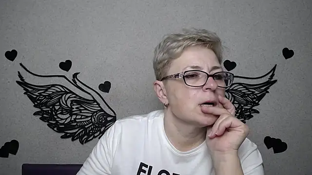 Snapshot of EmiliaGree chatting on March 27, 6:18 pm EmiliaGree online show from March 27, 6:18 pm