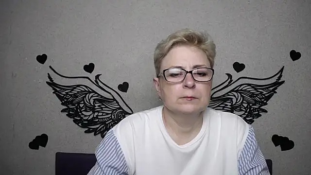 Snapshot of EmiliaGree chatting on April 1, 4:59 pm EmiliaGree online show from April 1, 4:59 pm