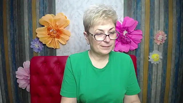 Snapshot of EmiliaGree chatting on April 3, 5:33 pm EmiliaGree online show from April 3, 5:33 pm
