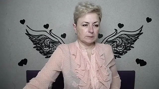Snapshot of EmiliaGree chatting on April 5, 5:21 pm EmiliaGree online show from April 5, 5:21 pm