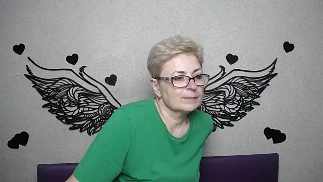 Snapshot of EmiliaGree chatting on April 7, 5:13 pm EmiliaGree online show from April 7, 5:13 pm