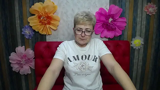Snapshot of EmiliaGree chatting on April 8, 5:13 pm EmiliaGree online show from April 8, 5:13 pm