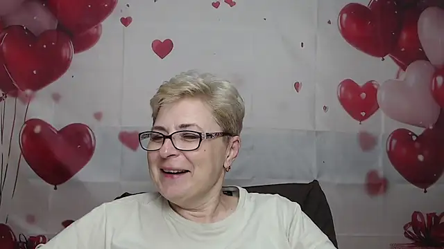 Snapshot of EmiliaGree chatting on April 9, 5:18 pm EmiliaGree online show from April 9, 5:18 pm