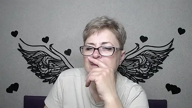 Snapshot of EmiliaGree chatting on April 15, 5:09 pm EmiliaGree online show from April 15, 5:09 pm