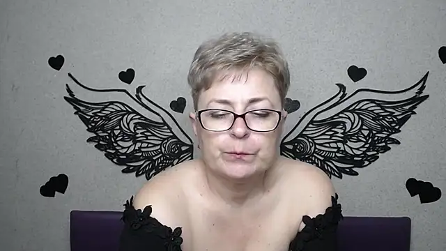 Snapshot of EmiliaGree chatting on April 15, 7:58 pm EmiliaGree online show from April 15, 7:58 pm