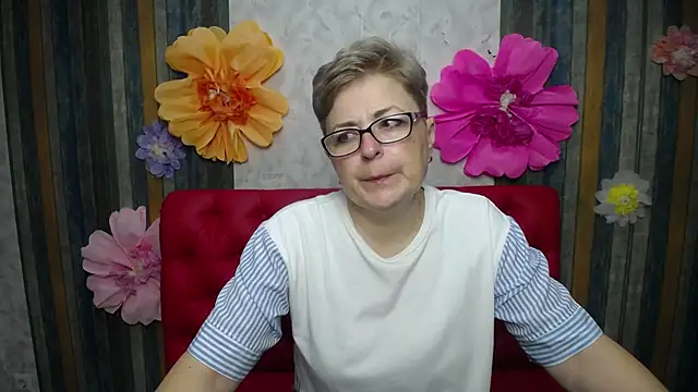 Snapshot of EmiliaGree chatting on April 16, 5:03 pm EmiliaGree online show from April 16, 5:03 pm