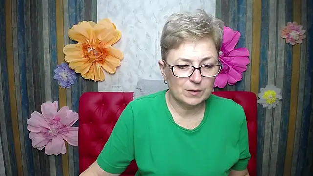 Snapshot of EmiliaGree chatting on April 18, 5:06 pm EmiliaGree online show from April 18, 5:06 pm