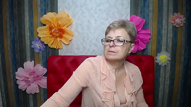 Snapshot of EmiliaGree chatting on April 18, 7:07 pm EmiliaGree online show from April 18, 7:07 pm