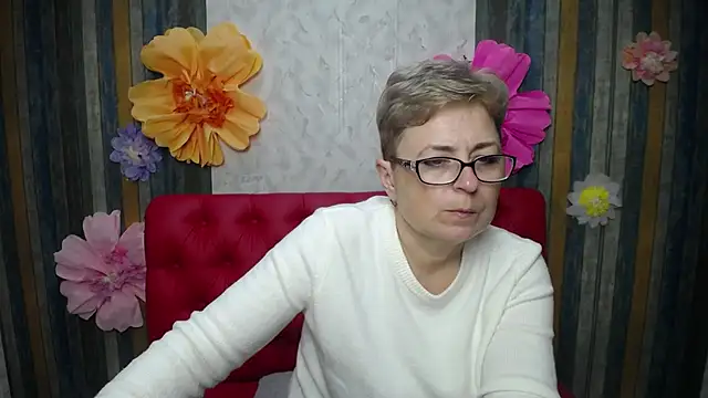 Snapshot of EmiliaGree chatting on April 19, 6:10 pm EmiliaGree online show from April 19, 6:10 pm