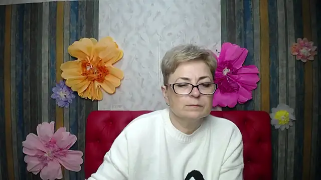 Snapshot of EmiliaGree chatting on April 23, 5:04 pm EmiliaGree online show from April 23, 5:04 pm
