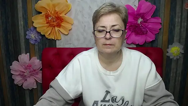 Snapshot of EmiliaGree chatting on April 25, 5:10 pm EmiliaGree online show from April 25, 5:10 pm